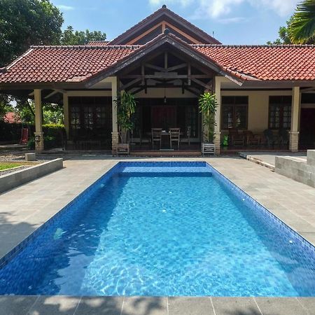 Sareh Villa By The Lavana Semarang Exteriör bild