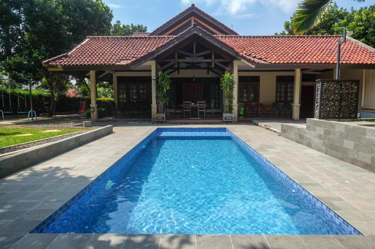 Sareh Villa By The Lavana Semarang Exteriör bild